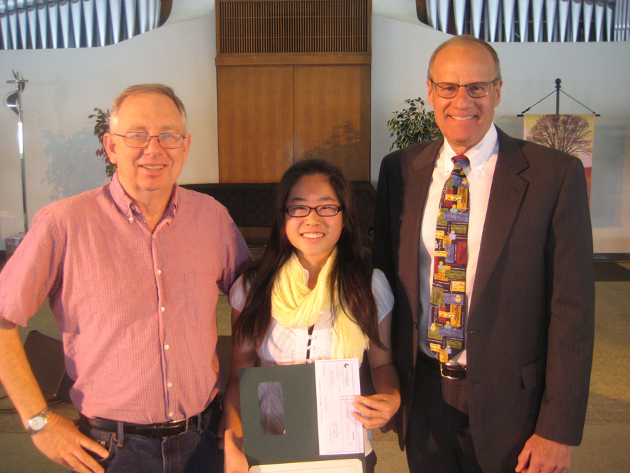 Grace Chong (middle) with Dr. John Kenney(left)and President Kurt Kreager (Middle)